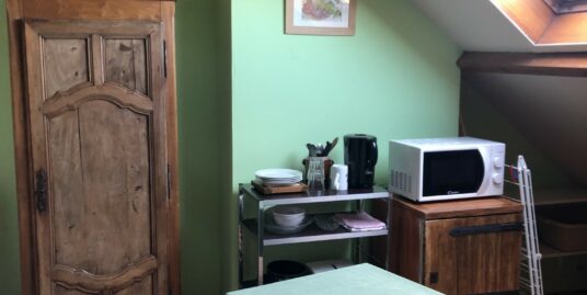 Chambre meublée